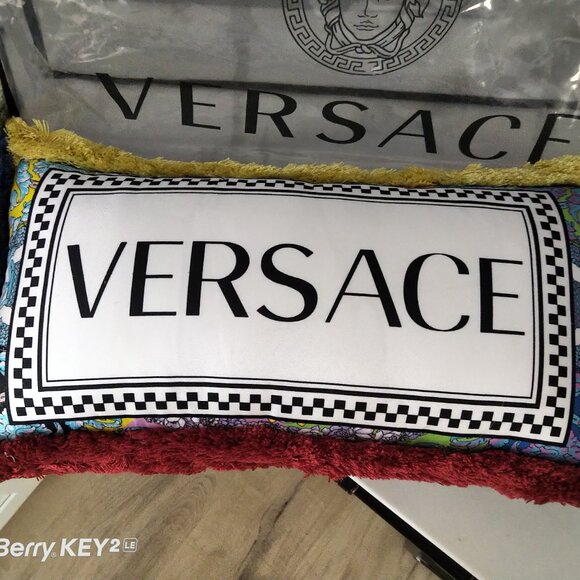 Neiman's Authentic Versace NIB's Set of 2 Versace Pillows Ret. $1398 + tx - Picture 12 of 13